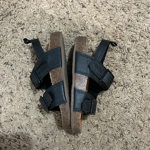 Barely worn OshKosh toddler sandals - Picture 5 of 8